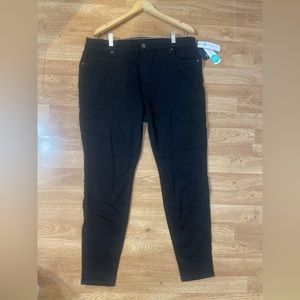 Kut From The Kloth /Dayna Skinny Jean Black/ Size: 16W